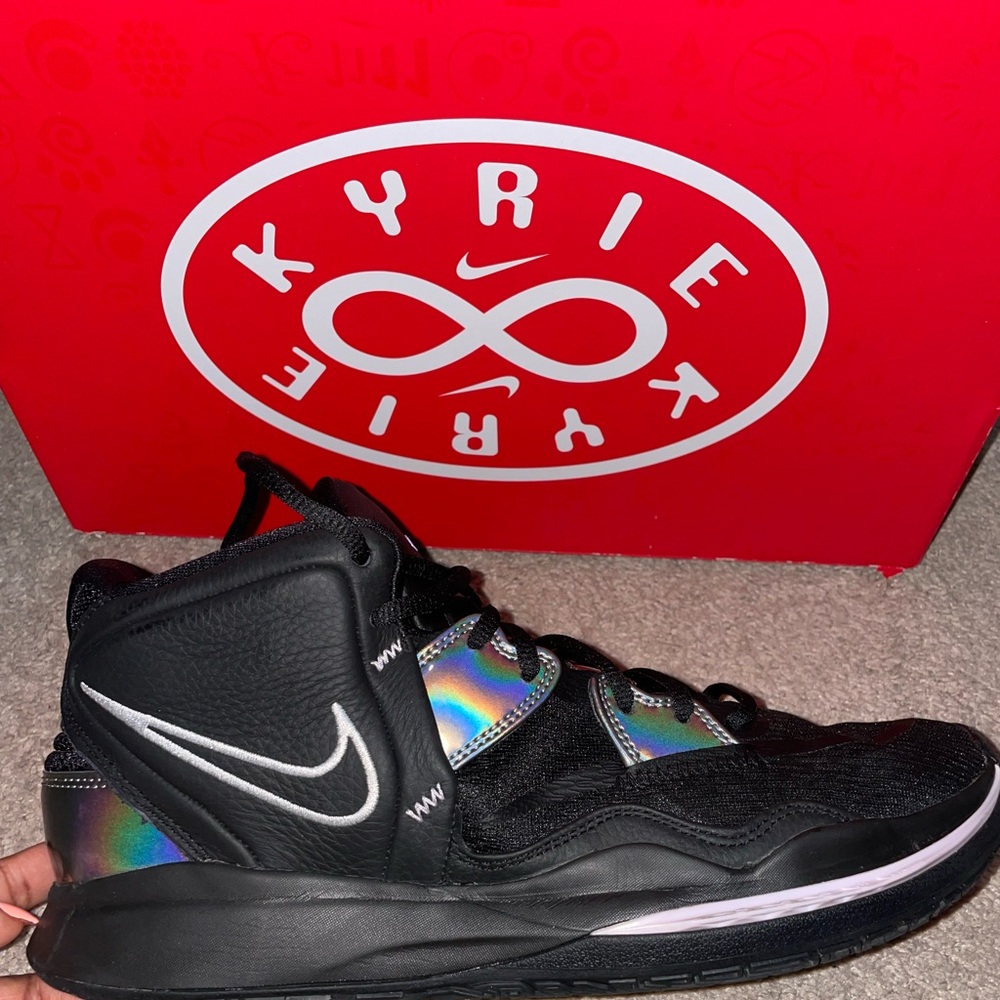 Kyrie Infinity sneakers